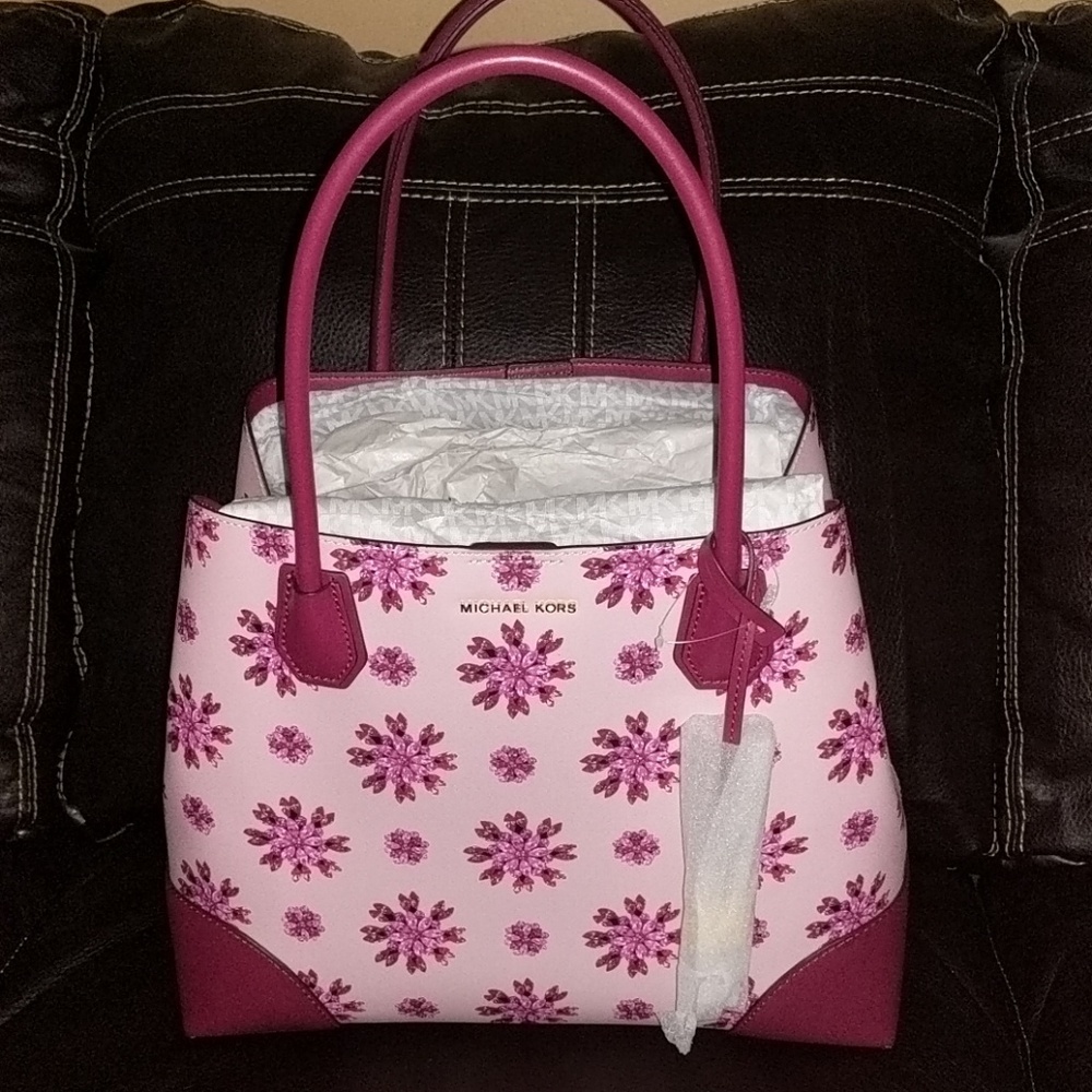 Mercer Corner Kors Studio Tote & Wallet